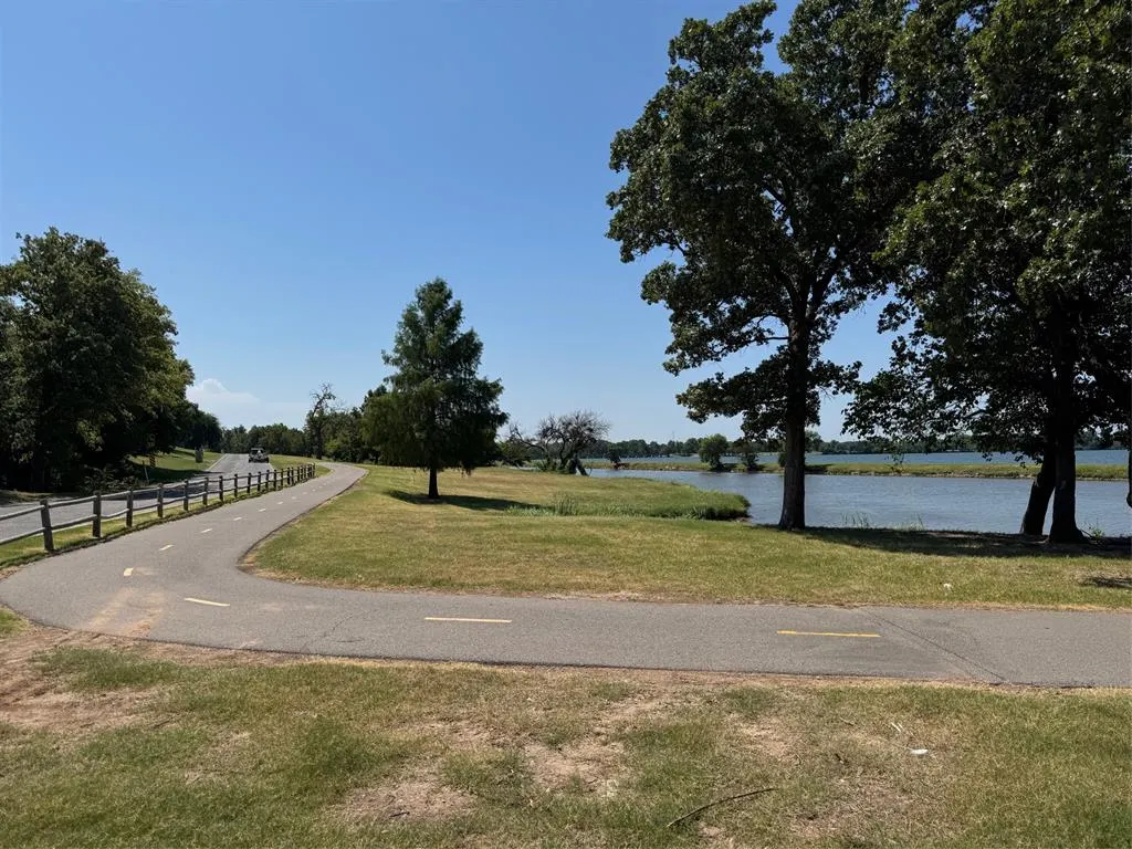Photo 8 — 7111 NW 16th Street, Bethany, OK 73008