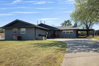 Sold home at 5104 NW Elm Avenue