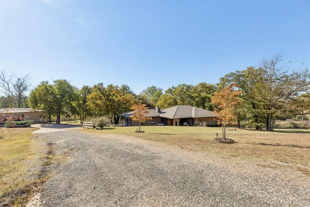 Photo 2 — 10525 Candy Lane, Guthrie, OK 73044