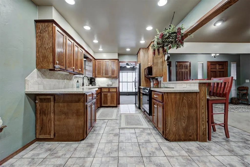 Photo 11 — 402 Shawn Drive, Okarche, OK 73762
