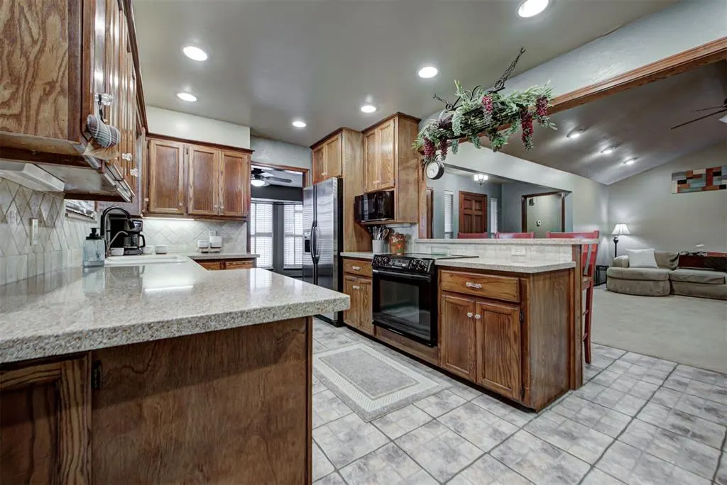 Photo 12 — 402 Shawn Drive, Okarche, OK 73762