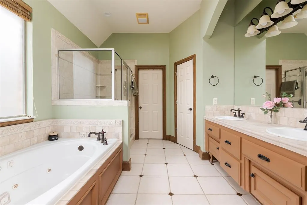 Photo 24 — 417 Heritage Green Road, Edmond, OK 73003