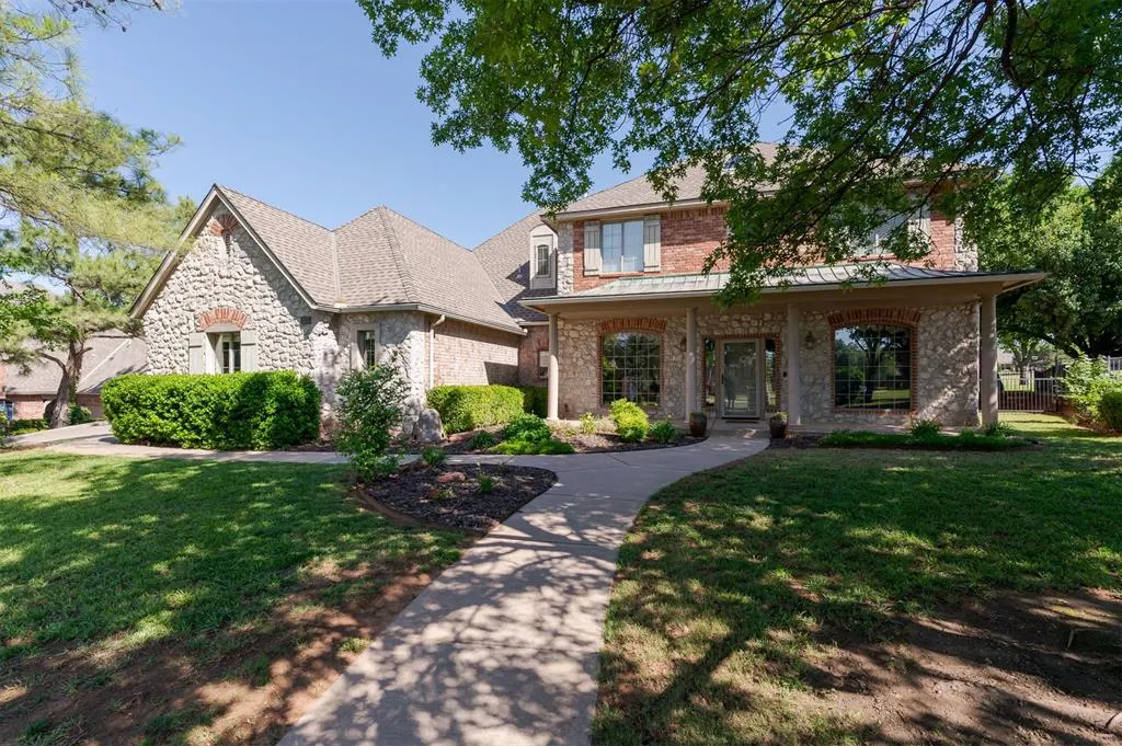 Photo 2 — 417 Heritage Green Road, Edmond, OK 73003