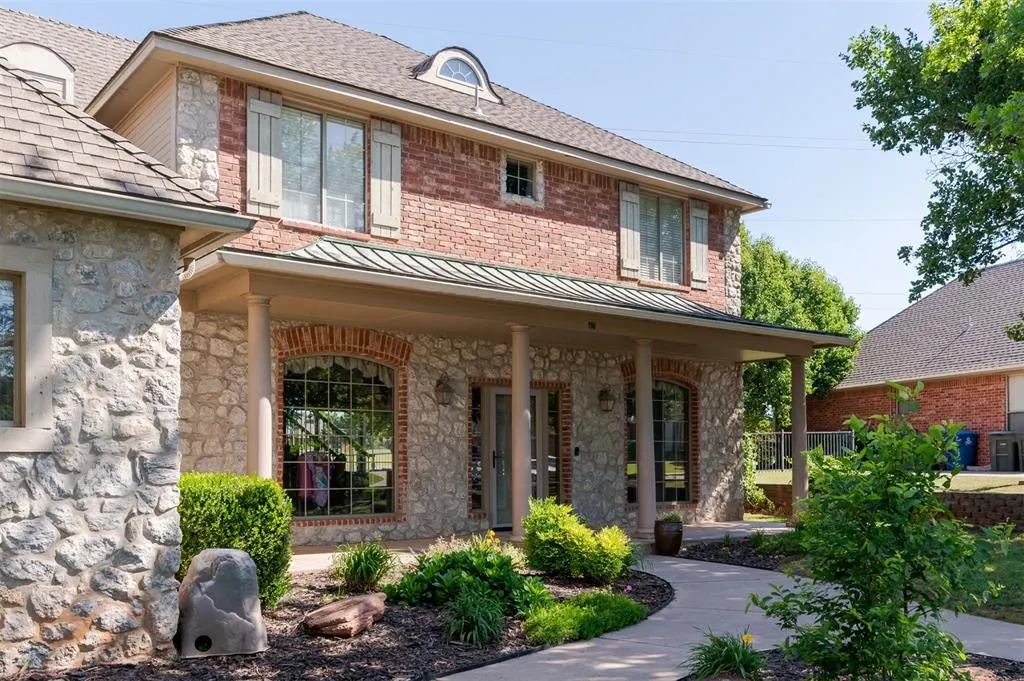 Front exterior — 417 Heritage Green Road, Edmond, OK 73003