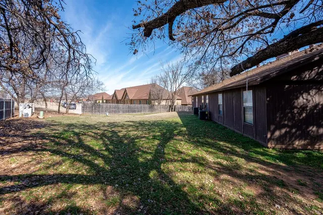 Photo 6 — 701 Stonecroft Circle, Edmond, OK 73034