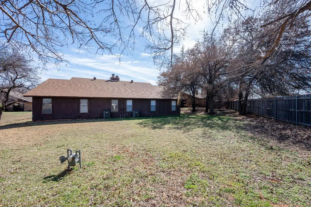 Photo 9 — 701 Stonecroft Circle, Edmond, OK 73034