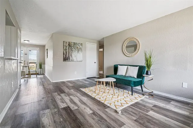 Photo 5 — 209 NW 87th Street, Oklahoma City, OK 73114