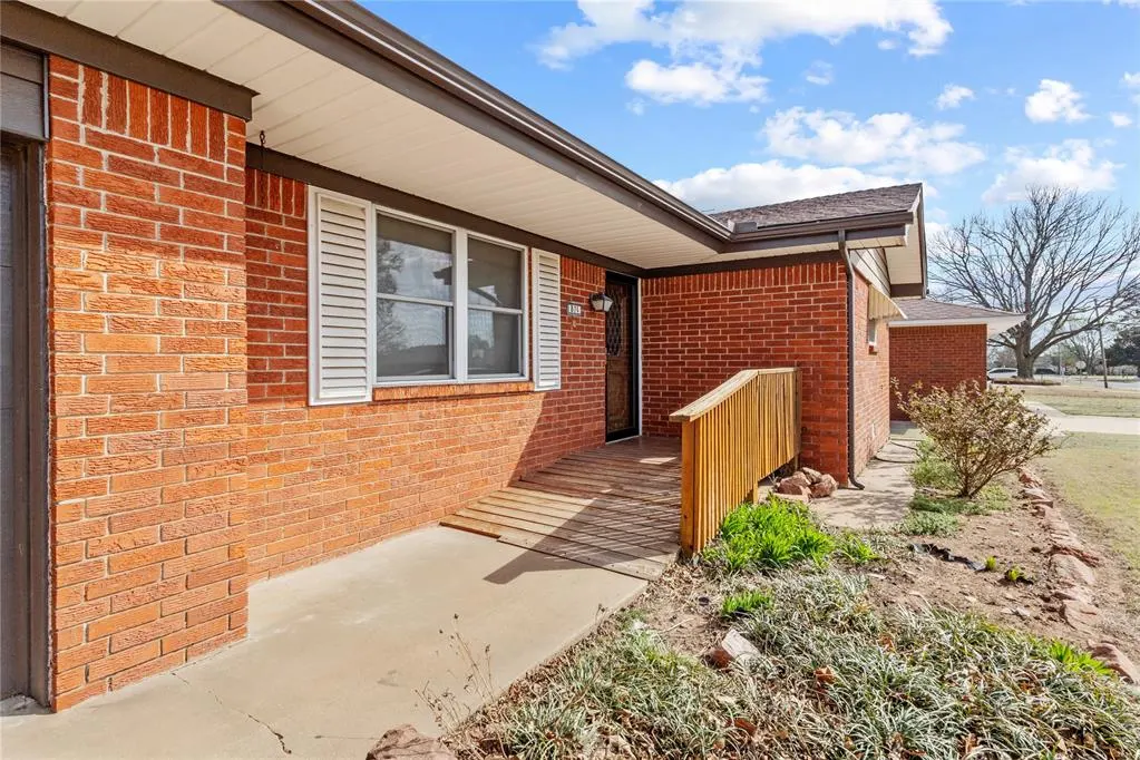 Photo 4 — 824 N Hunt Avenue, Hydro, OK 73048
