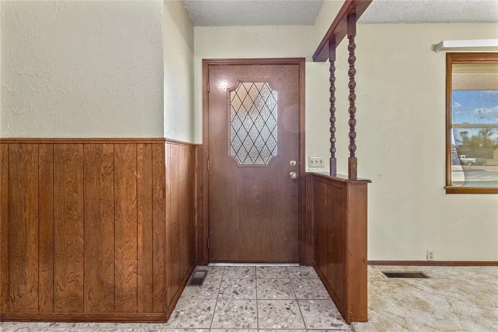 Photo 5 — 824 N Hunt Avenue, Hydro, OK 73048