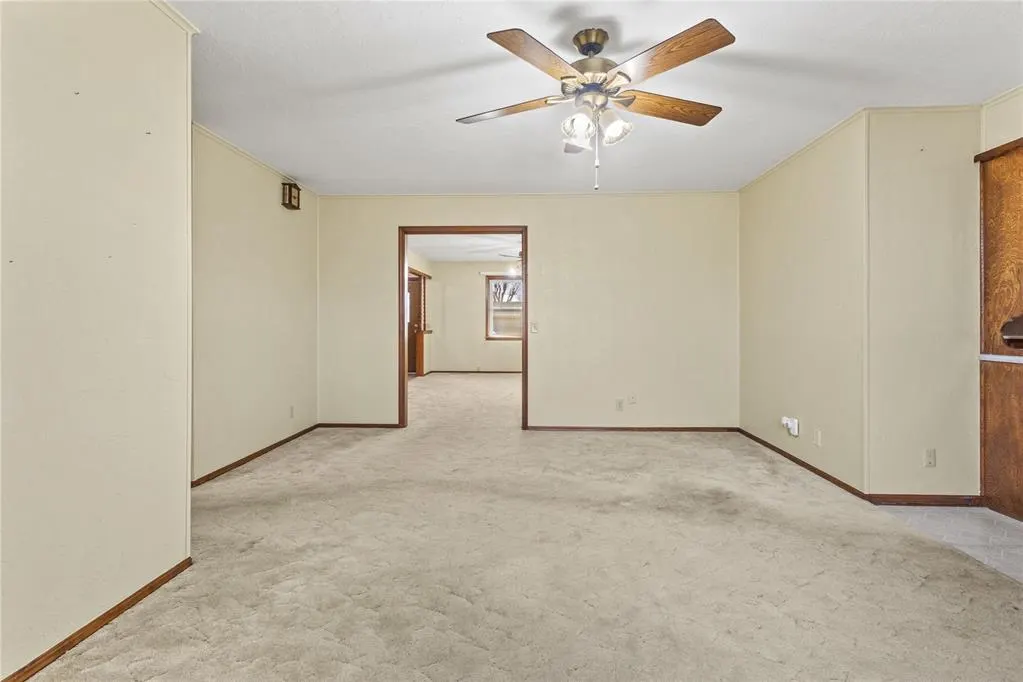 Photo 9 — 824 N Hunt Avenue, Hydro, OK 73048