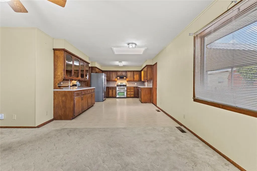 Photo 10 — 824 N Hunt Avenue, Hydro, OK 73048