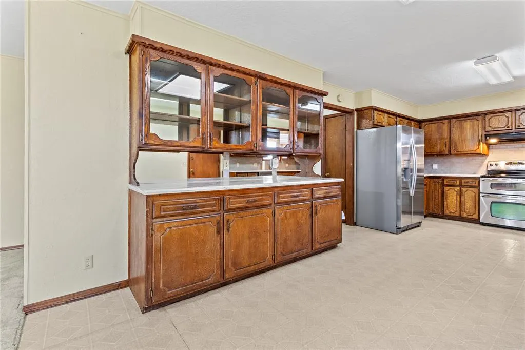 Photo 11 — 824 N Hunt Avenue, Hydro, OK 73048
