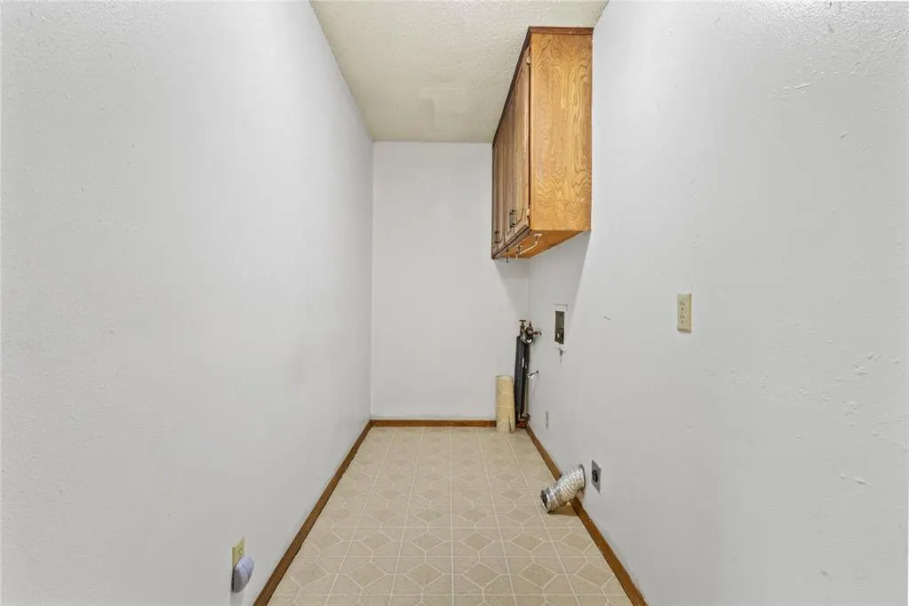 Photo 15 — 824 N Hunt Avenue, Hydro, OK 73048
