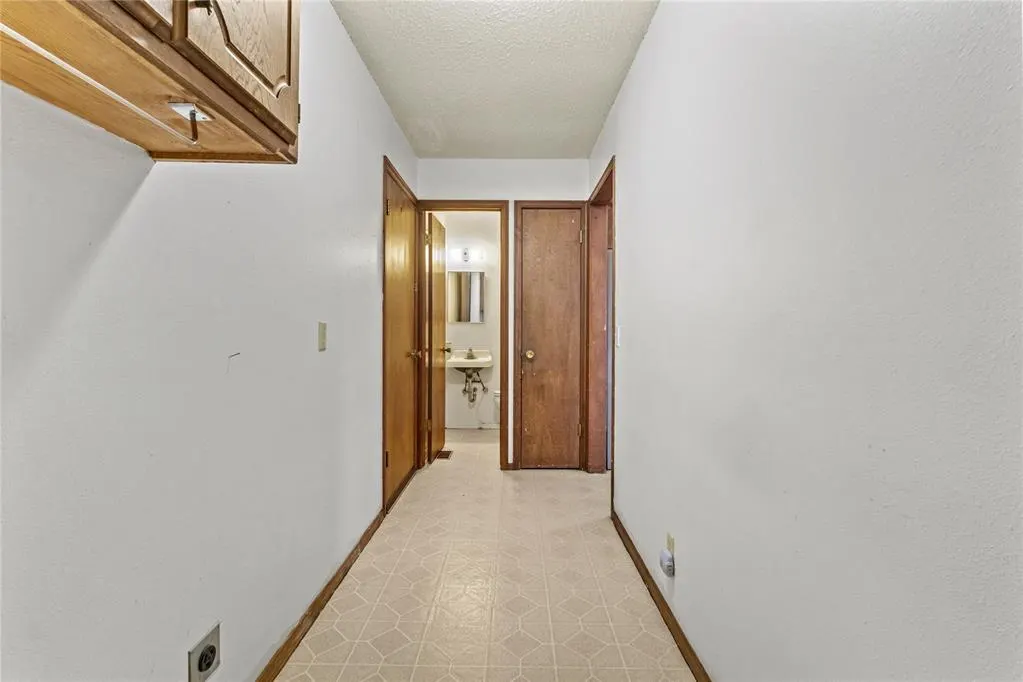 Photo 16 — 824 N Hunt Avenue, Hydro, OK 73048