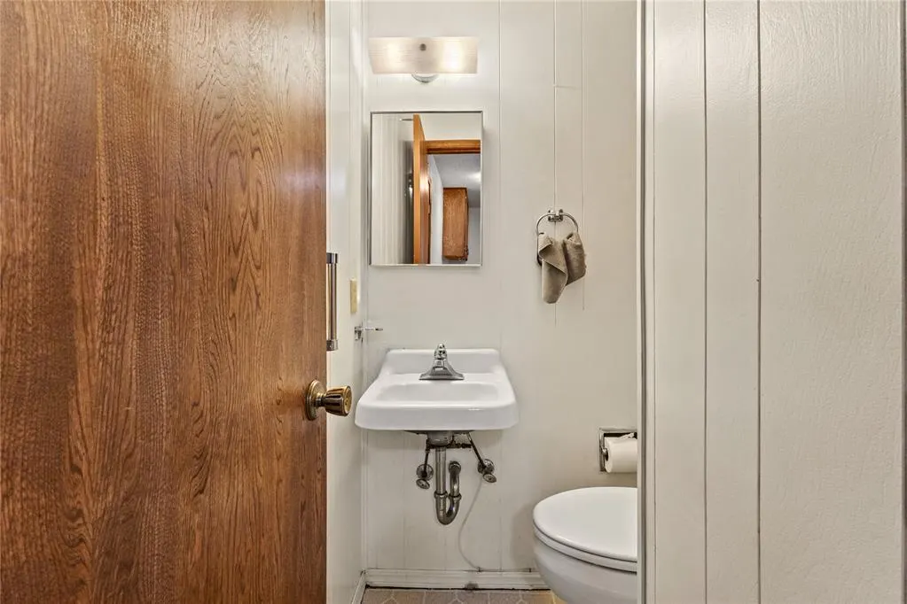 Photo 17 — 824 N Hunt Avenue, Hydro, OK 73048