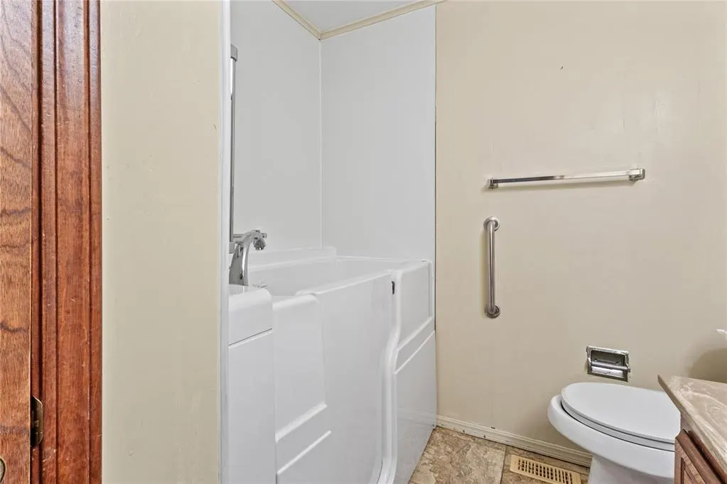 Photo 20 — 824 N Hunt Avenue, Hydro, OK 73048