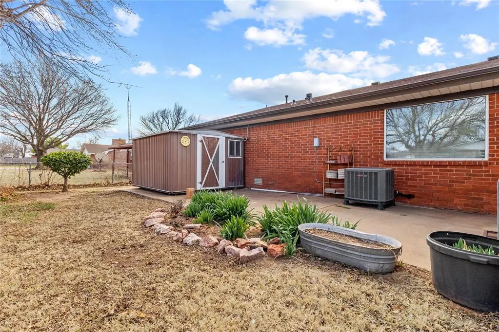 Photo 30 — 824 N Hunt Avenue, Hydro, OK 73048