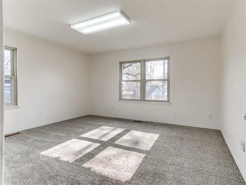 Photo 2 — 104 W Ranchwood Court, Oklahoma City, OK 73139