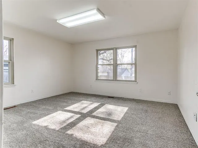 Photo 2 — 104 W Ranchwood Court, Oklahoma City, OK 73139