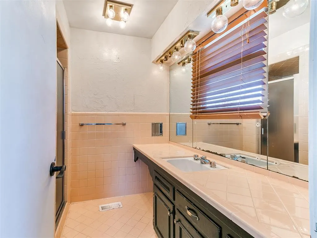 Photo 6 — 104 W Ranchwood Court, Oklahoma City, OK 73139
