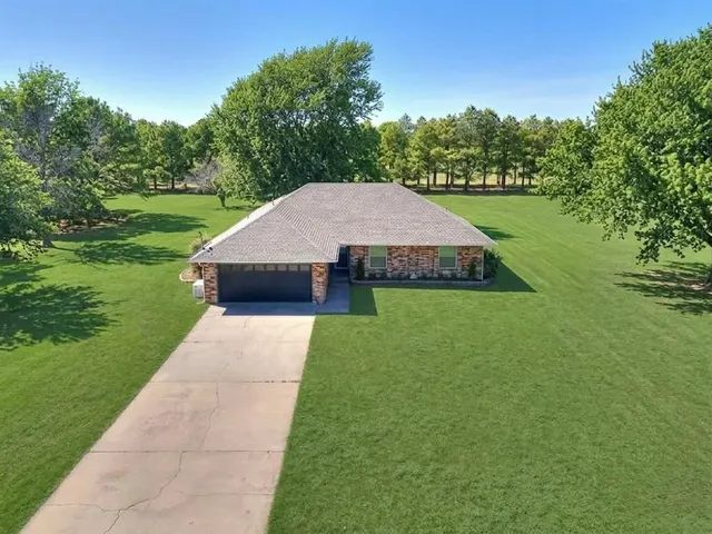Photo 3 — 5345 Pine Creek Road, Calumet, OK 73014
