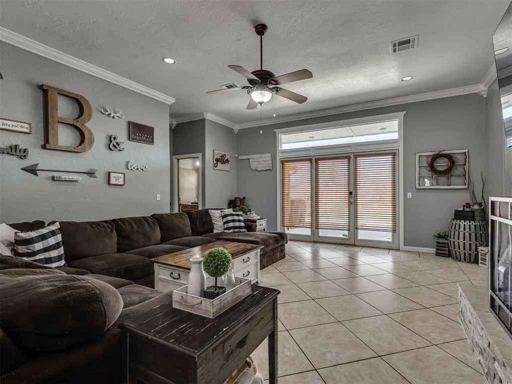 Photo 9 — 243 E Richmond Terrace, Mustang, OK 73064