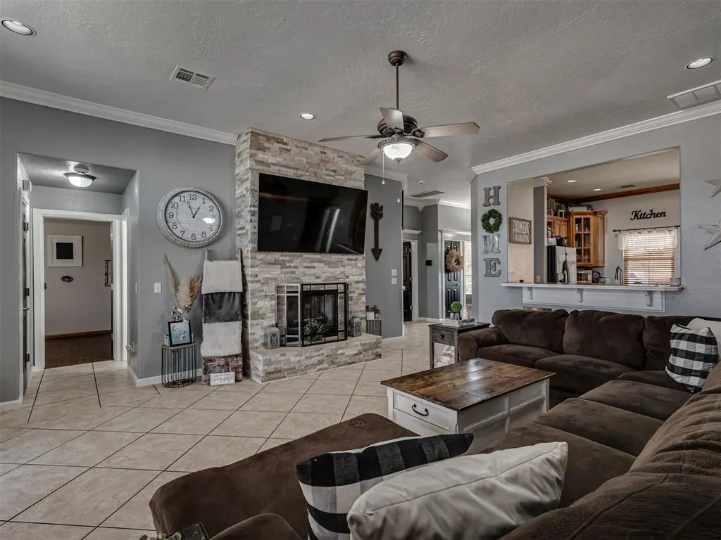 Photo 11 — 243 E Richmond Terrace, Mustang, OK 73064