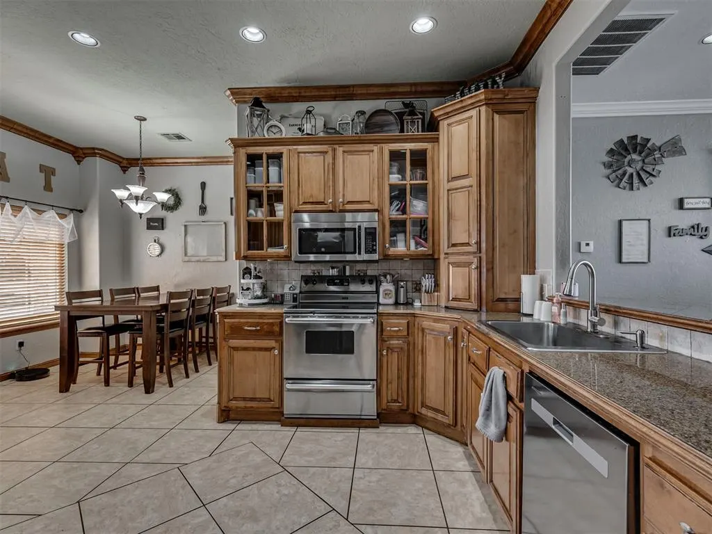 Photo 13 — 243 E Richmond Terrace, Mustang, OK 73064