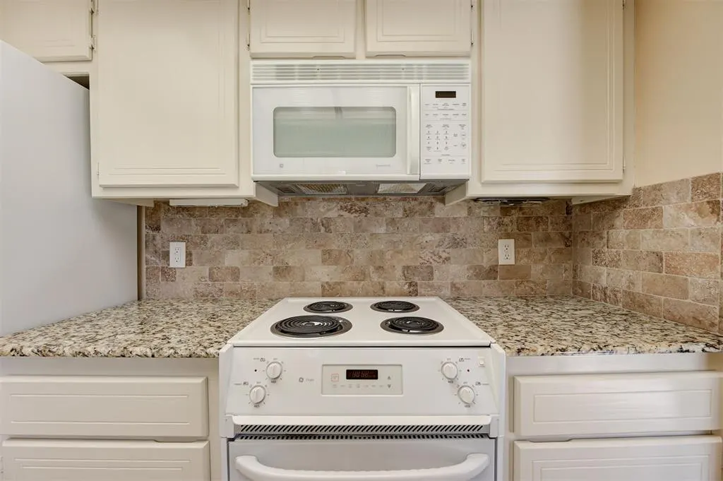 Photo 16 — 11904 Barton Drive, Oklahoma City, OK 73120