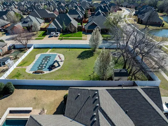 Photo 4 — 421 War Eagle Lane, Yukon, OK 73099
