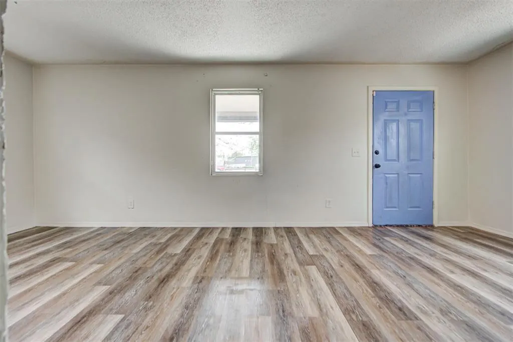 Photo 12 — 1421 NW 7th Street, Oklahoma City, OK 73106