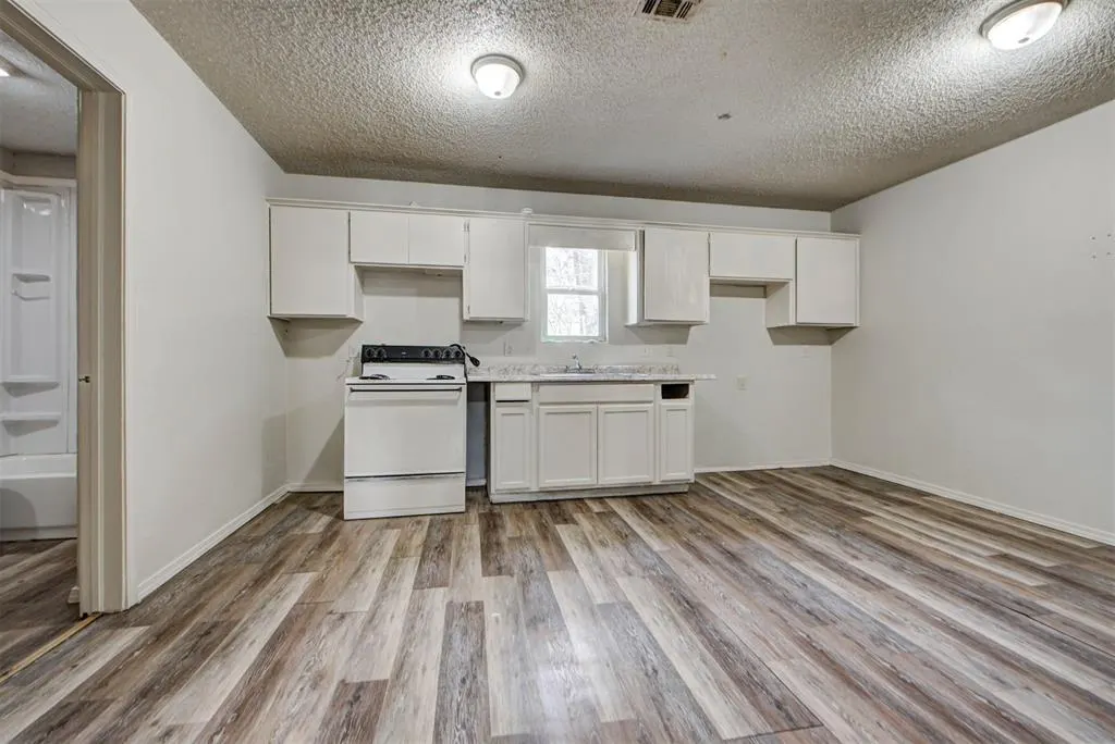Photo 19 — 1421 NW 7th Street, Oklahoma City, OK 73106