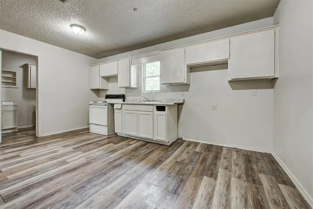 Photo 21 — 1421 NW 7th Street, Oklahoma City, OK 73106