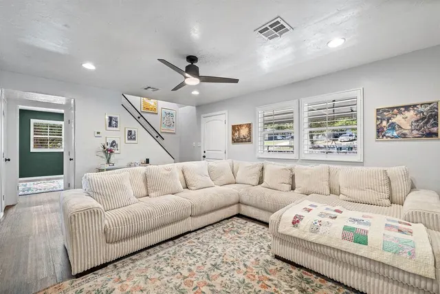 Photo 8 — 4923 Oakbrook Drive, Norman, OK 73026