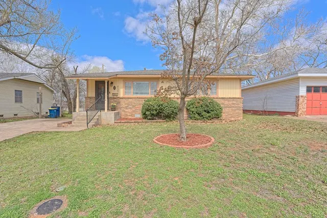 Photo 2 — 616 E Maple Avenue, Stillwater, OK 74074