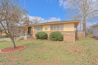 Sold home at 616 E Maple Avenue