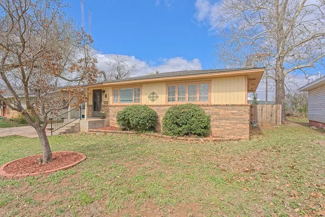 Front exterior — 616 E Maple Avenue, Stillwater, OK 74074