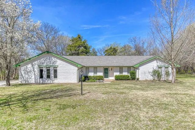 Front exterior — 1609 E Post Oak Road, Norman, OK 73072