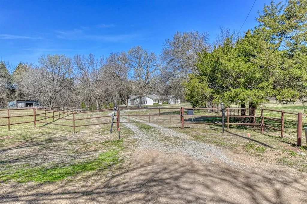 Photo 2 — 1609 E Post Oak Road, Norman, OK 73072