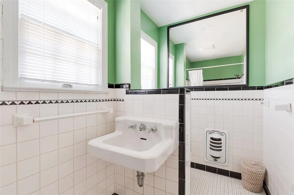 Photo 32 — 209 NW 35th Street, Oklahoma City, OK 73118