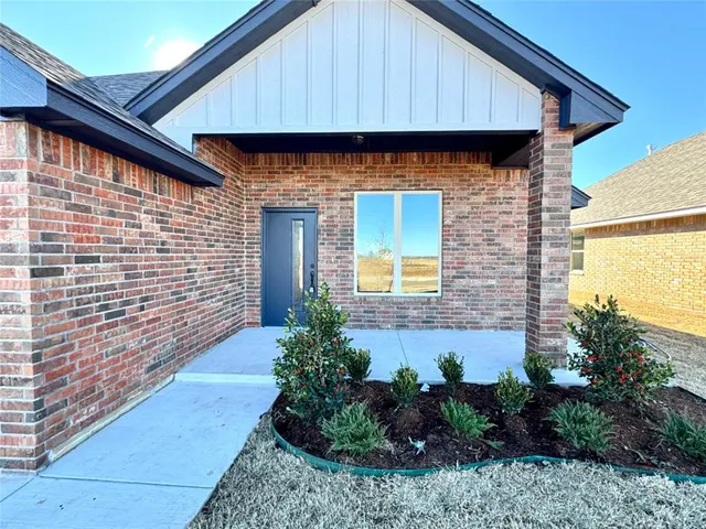 Photo 2 — 9332 NW 143 Street, Yukon, OK 73099