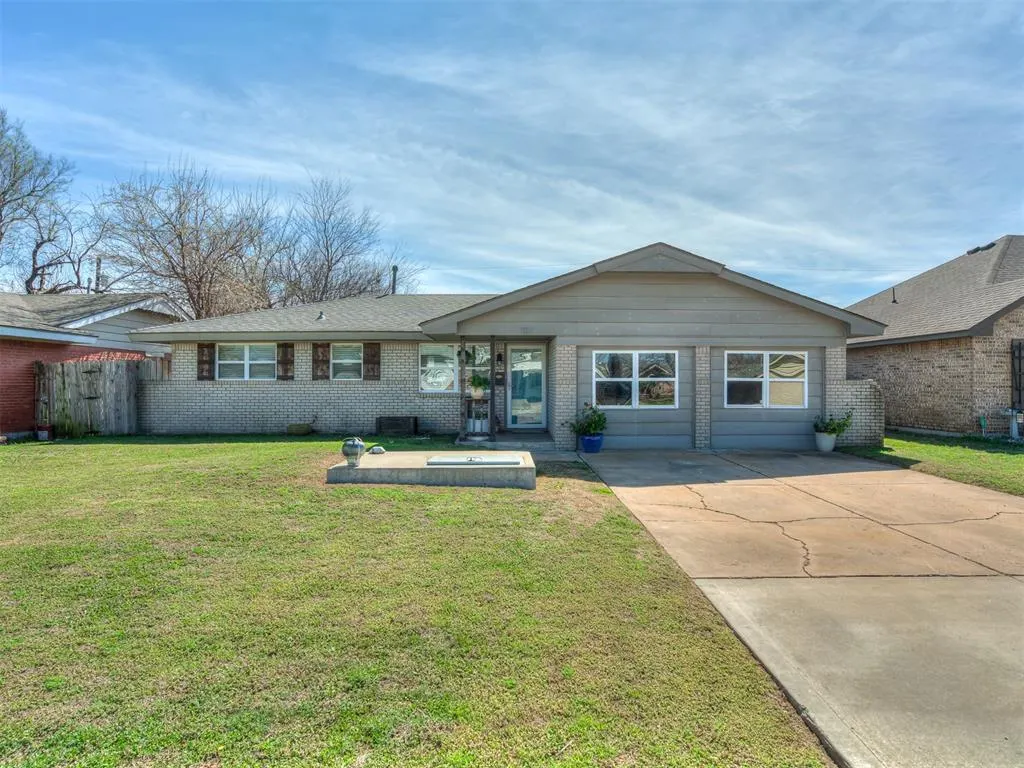 Photo 3 — 112 SW 6th Street, Moore, OK 73160