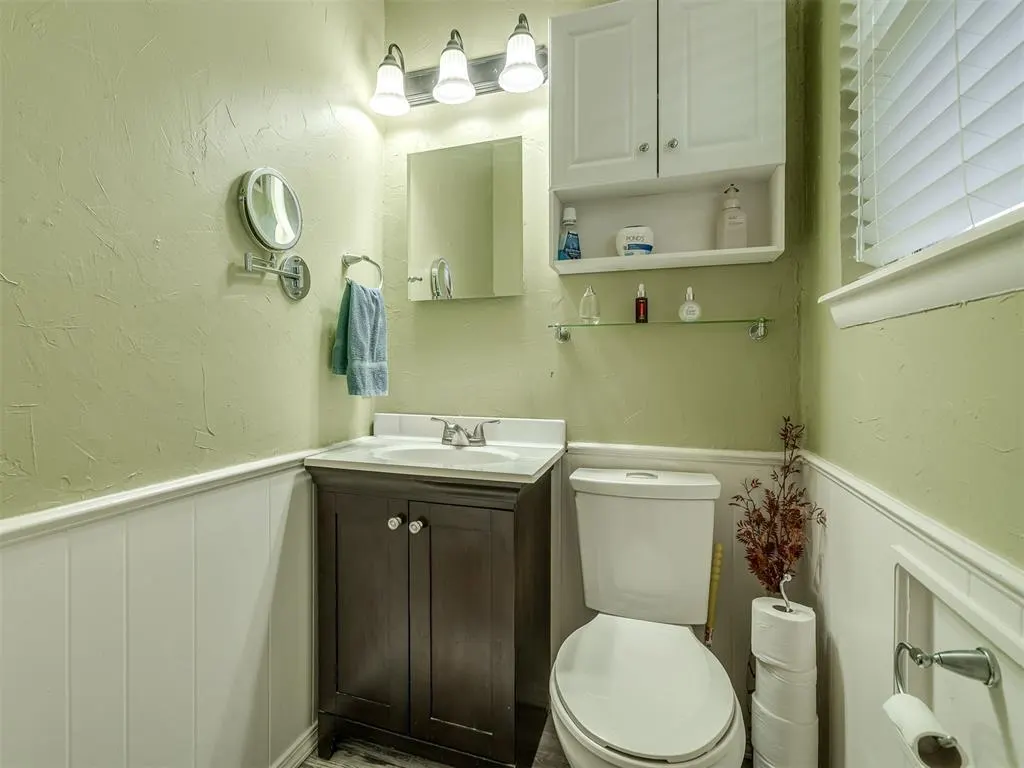 Photo 30 — 112 SW 6th Street, Moore, OK 73160