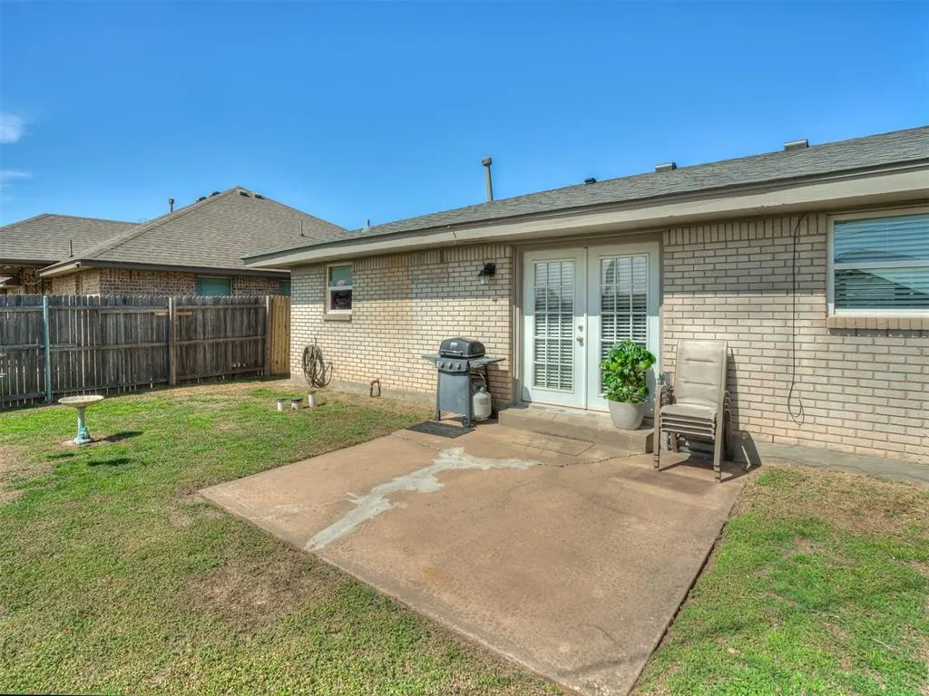 Photo 36 — 112 SW 6th Street, Moore, OK 73160