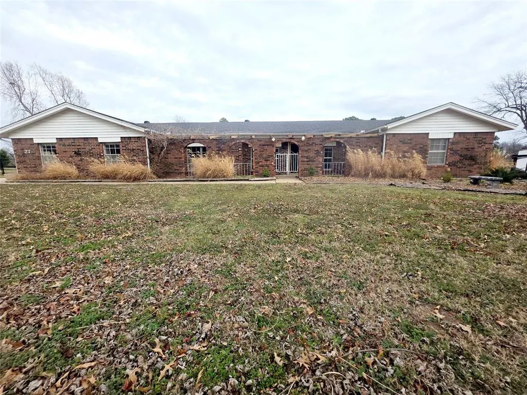 Front exterior — 27 Willowbrook, Shawnee, OK 74804