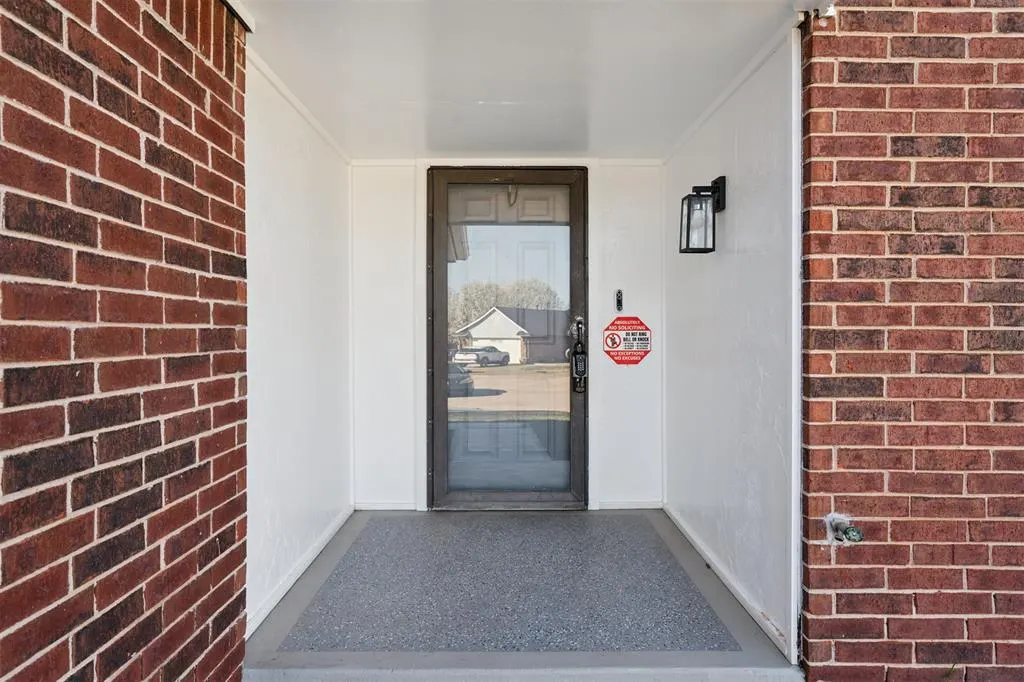 Photo 2 — 9125 NW 99th Place, Yukon, OK 73099