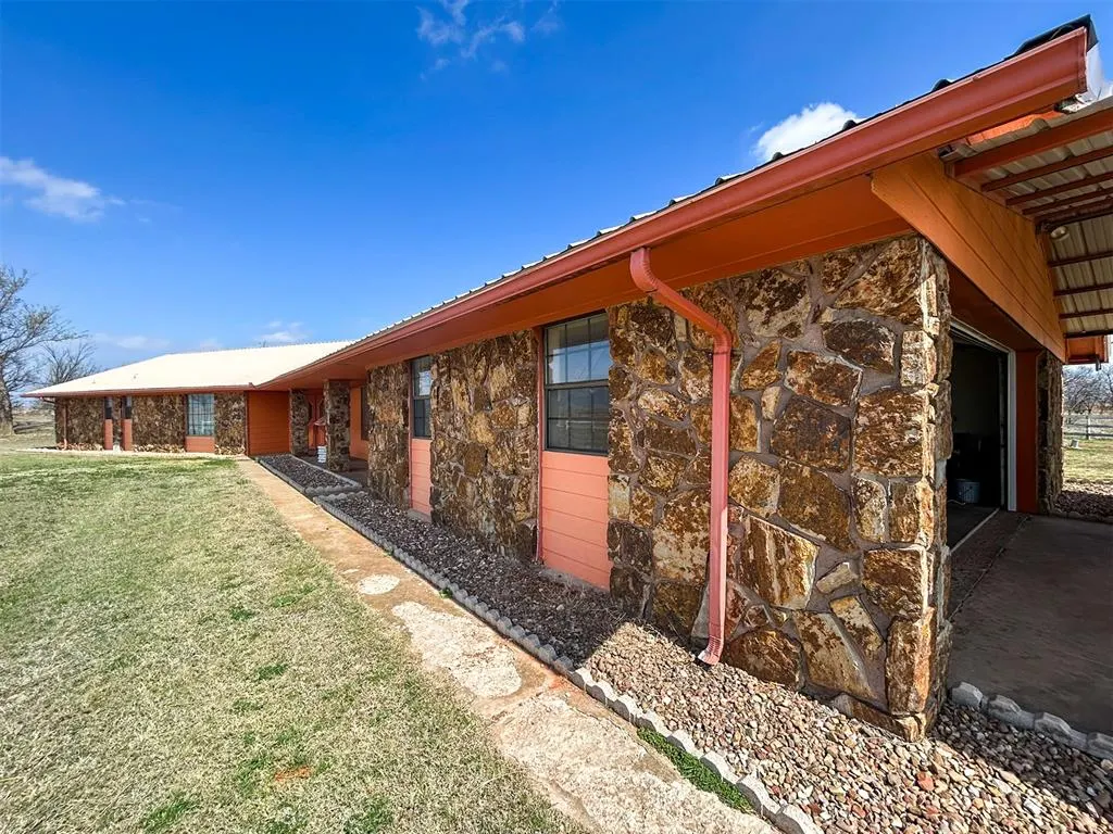Photo 3 — 45111 County Street 2680, Cyril, OK 73029
