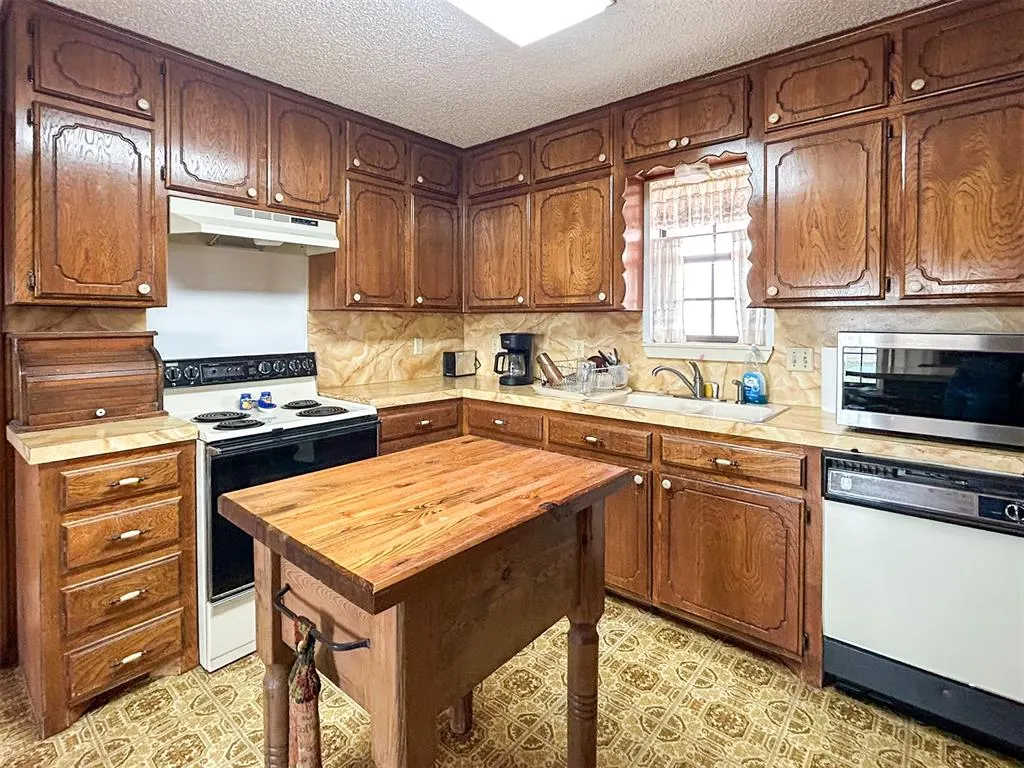 Photo 11 — 45111 County Street 2680, Cyril, OK 73029