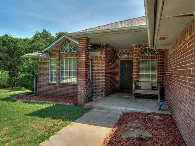 Photo 2 — 7671 Allspice Run, Norman, OK 73026