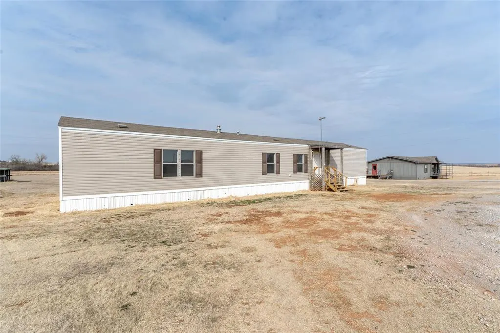 Photo 2 — 2439 Beverly Lane, Clinton, OK 73601